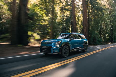 Made-in-USA Kia EV9 Debuts in New York With Up to 300 Miles of Range ...