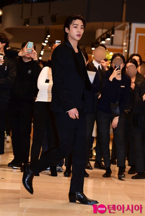 Rowoon, incredible physical strength... noble force