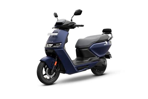 https://bd.gaadicdn.com/processedimages/ather-energy/family-scooter/source/family-scooter661391d15b14d.jpg