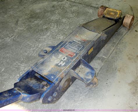 Lincoln 10 ton floor jack in Ottawa, KS | Item 2091 sold | Purple Wave