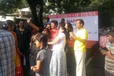 Singer Prasanna rocks Happy Streets | Tamil Movie News - Times of India