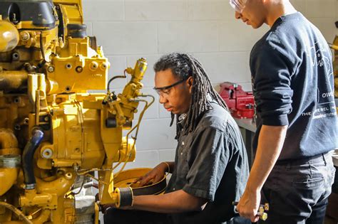 Diesel Engine Mechanic 的图像结果