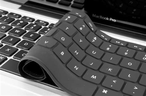 How to Stick Keyboard Protector 的图像结果