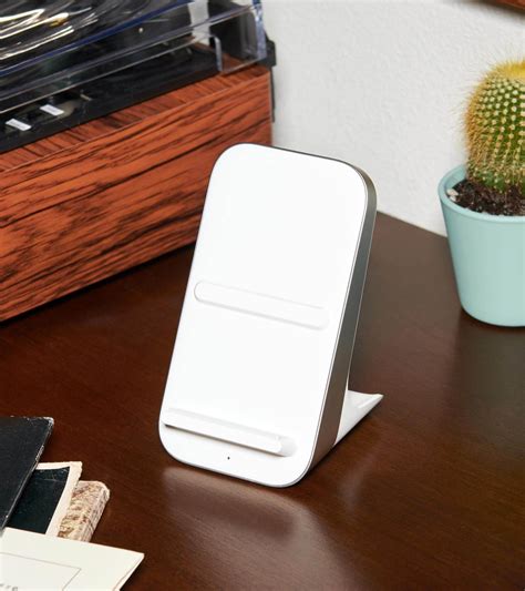 OnePlus Warp Charge 30 Wireless Charger | OnePlus Phone Accessories