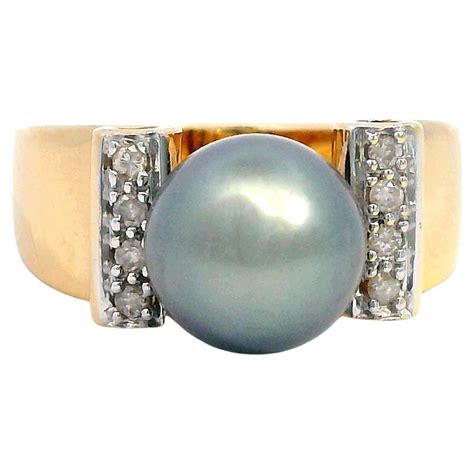 18 Karat Gold and Diamonds Shell Ring with Tahitian Pearl For Sale at ...