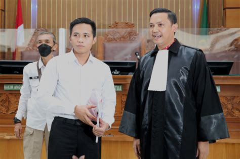 Lagi-lagi Sidang