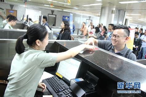 广西桂林边检站优质服务首个东盟十国六天入境免签旅行团 -新华时政-新华网
