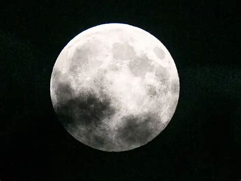 Building a permanent space station on the moon - NASA astronaut ...
