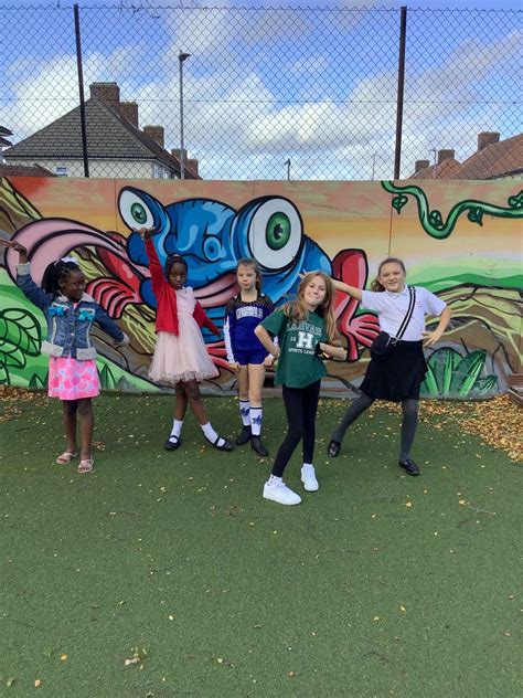 Parsloes Primary School | Year 4 – Strike a Pose