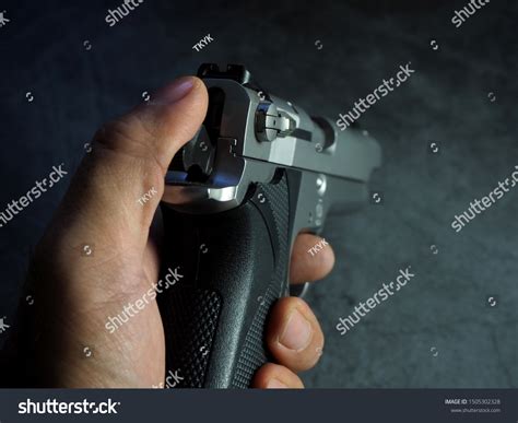 Left Hand Revolver 的图像结果