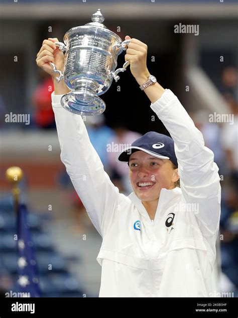 New York, USA, 10th.September 2022. Polish tennis player Iga Swiatek ...