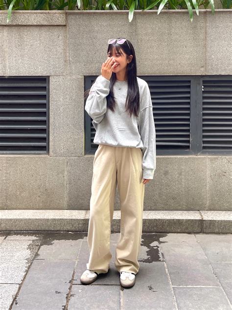 Check styling ideas for「Drapey Denim Pleated Pants」| UNIQLO IN