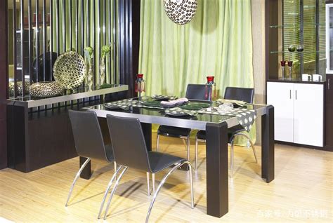 北欧不锈钢电镀香槟金色餐桌框架 钢化透明玻璃圆型椭圆形桌子简约时尚
