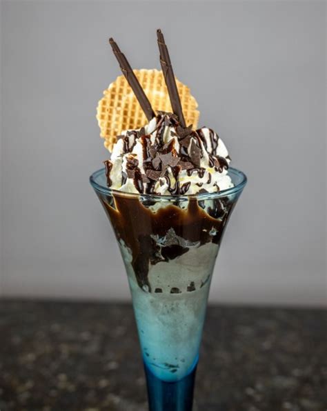 Manolis ice cream city center