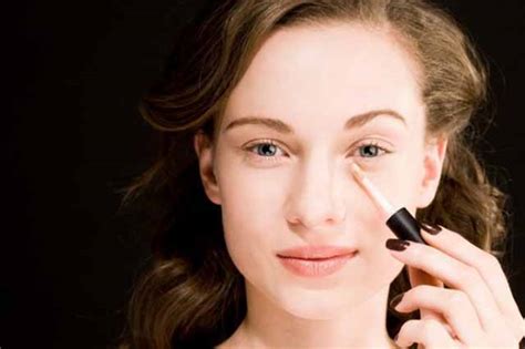 Korektor umjesto tuša: Pogledajte kako naglasiti oči 'prozirnom olovkom ...