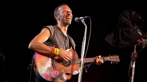 Coldplay kiss-cam to target Hull couples at Craven Park - BBC News