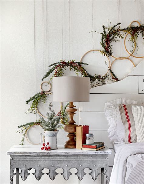 30 Christmas Wall Decor Ideas to Spruce Up Your Space