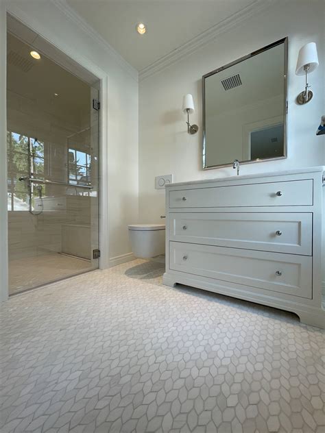 Contemporary Bellevue Custom Home - SDA Flooring Inc.