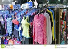 negozio bagno costume da bagno nel negozio dell abbigliamento di sport negozio bagno costume da bagno nel negozio dell abbigliamento di sport