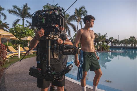 Oasis: Ana Garcés and Tomy Aguilera Lead New Spanish Netflix Series ...