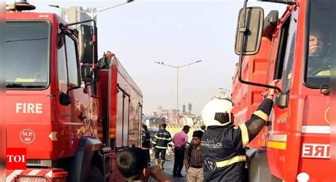 Pedestrian raises alarm over smoke at city hotel | Mumbai News - Times ...