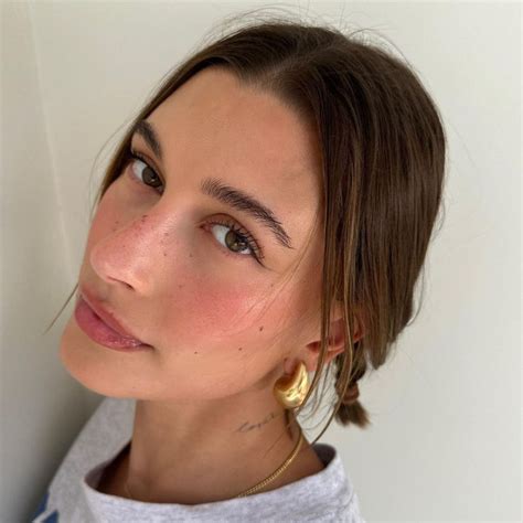 Strawberry tints and pink hues: A dive into the trending pink makeup look