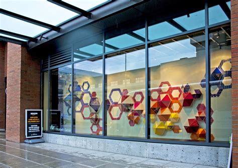Storefront Window Display Ideas 的图像结果