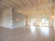 soffitto travi soffitto con travi a vista illuminazione per soffitto con soffitto travi soffitto con travi a vista illuminazione per soffitto con