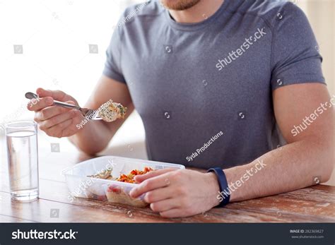 Eating 的图像结果