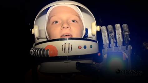 Delaware Boy Builds His Own Bionic Hand With A 3D Printer - Tech News
