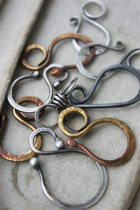 Using Buttons for Jewelry Clasps 的图像结果