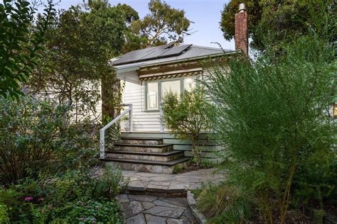 Sold 6 Willow Street, Preston VIC 3072 on 15 Apr 2023 - 2018436802 | Domain