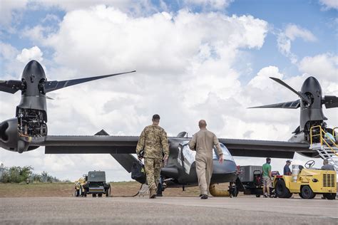 Army Experimental Test Pilots Fly Valor V-280 | Article | The United ...