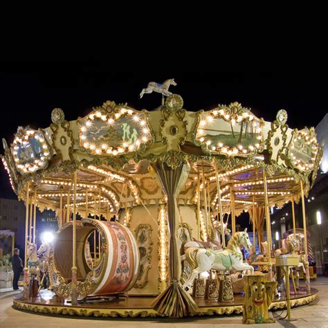 Carousel Using HTML and CSS 的图像结果