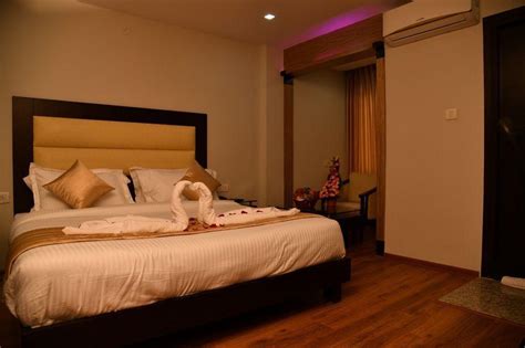 VH Hotels Domlur Bengaluru – Luxury & Budget Rooms