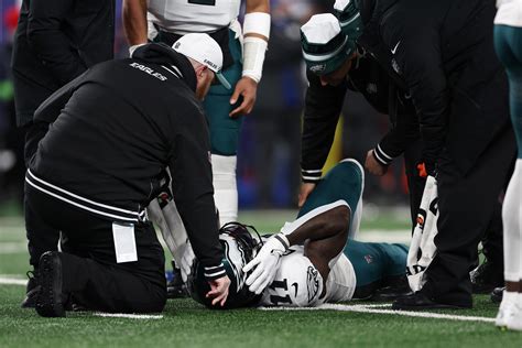 A.J. Brown injury update: Eagles WR exits with knee injury in season ...