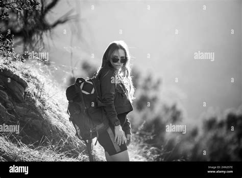 Girls Backpack Hiking 的图像结果