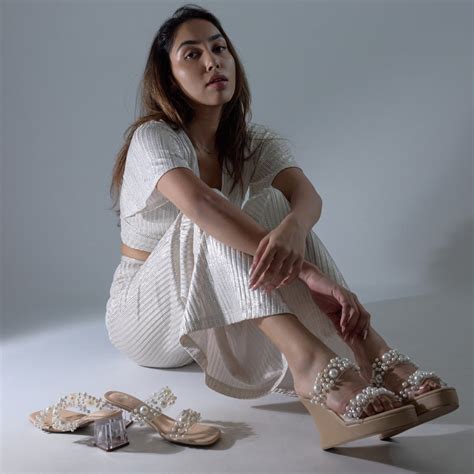 Pearl Beaded Clear Strap Wedge – The CAI Store