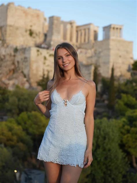 Kelly Jane Caron | Bio, Wiki, Age, Height, Net Worth, Dating, Trivia