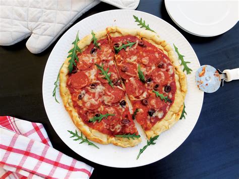 Grilled Pizza Bliss: The Perfect Post-Boatwork Treat | Cruising World