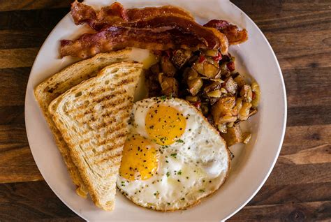 St. Elmo Brunch — 1885 Grill