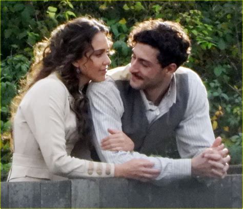 Jessica Alba Shares Passionate Kiss with Co-Star Lorenzo de Moor on ...