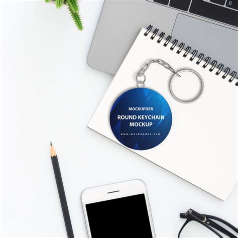 Free Round Keychain Mockup PSD Template - Mockup Den