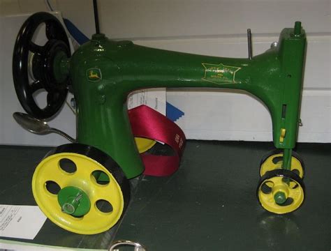 Sewing Machine Tractor 的图像结果