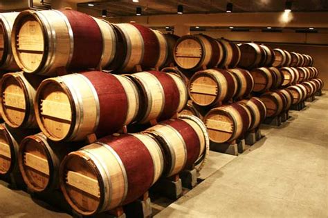 世界上最大的地下酒窖:摩尔多瓦(能储存两百万瓶葡萄酒)_探秘志