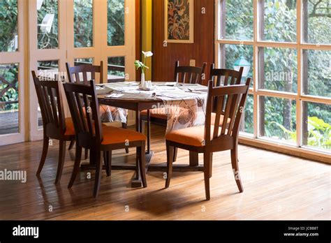 locals restaurant 的图像结果