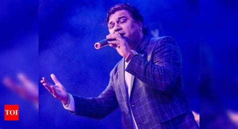 Kirtidan Gadhvi rocks his first ever concert in US | Gujarati Movie ...