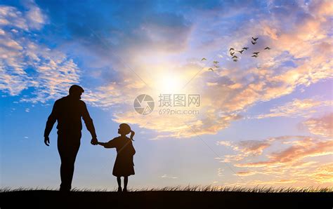 夕阳下的父女图片素材-正版创意图片401743157-摄图网