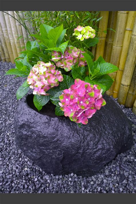 Basalt Blumenkübel Pflanzstein - Monolithique