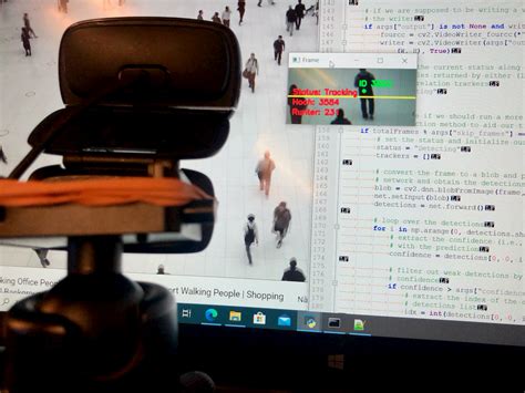 How to Count People Using OpenCV 的图像结果